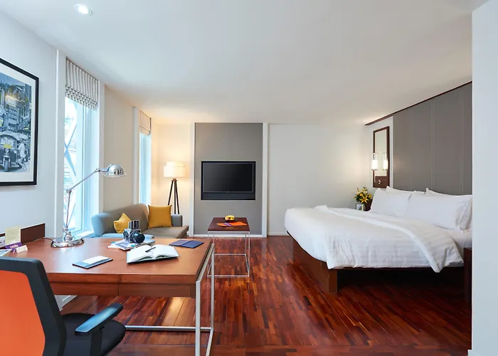Triple Two Silom 4*