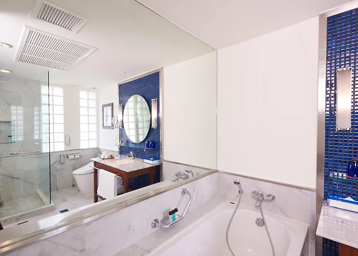 Triple Two Silom 4*
