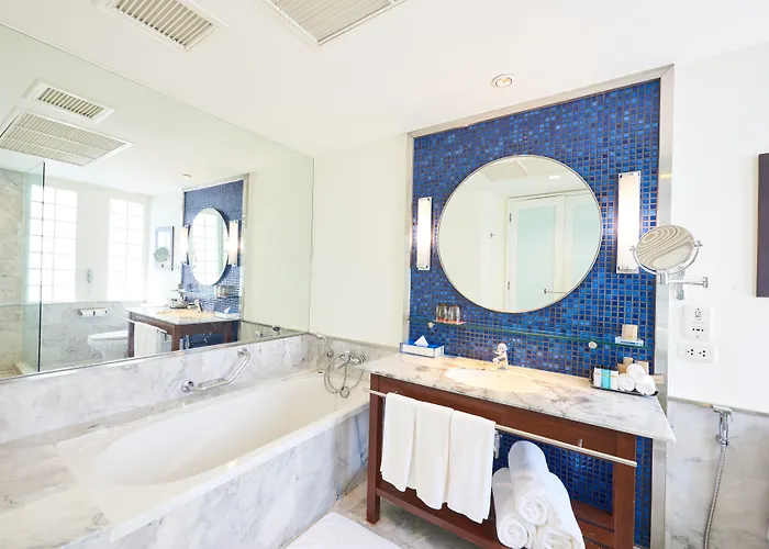 Hotel Triple Two Silom 4*