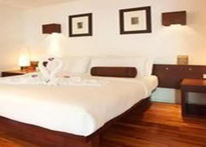 Triple Two Silom 4*