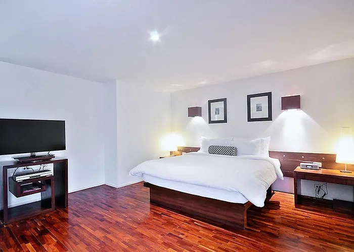 Triple Two Silom 4*