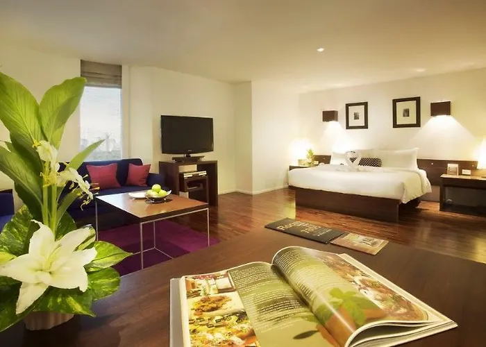 Triple Two Silom 4*