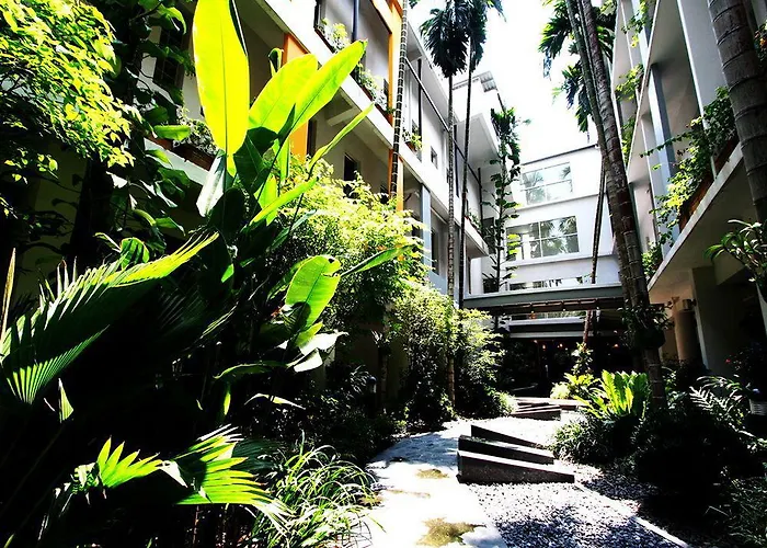 Triple Two Silom 4*